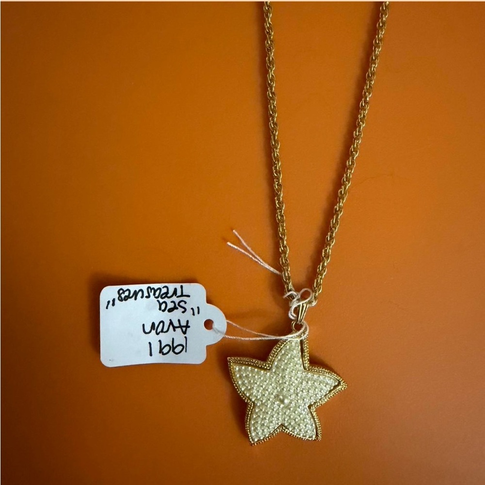 Avon Gold Starfish Pendant Necklace